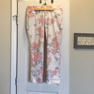 Old Navy Pixie Chinos with flower print size 6